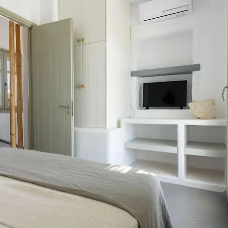 Atlas In Santa Maria, Paros Naousa (Paros)
